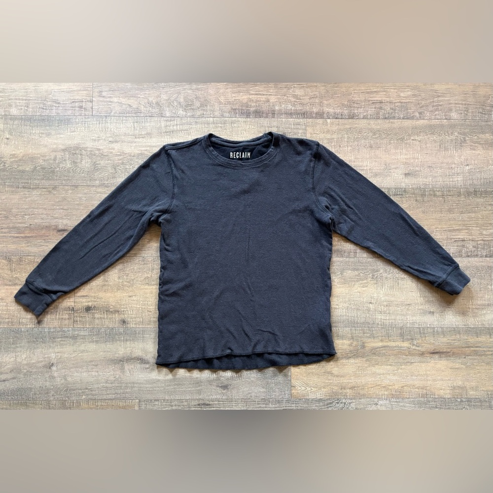 Reclaim (Buckle) teen boys size medium gray long sleeve 100%cotton thermal shirt